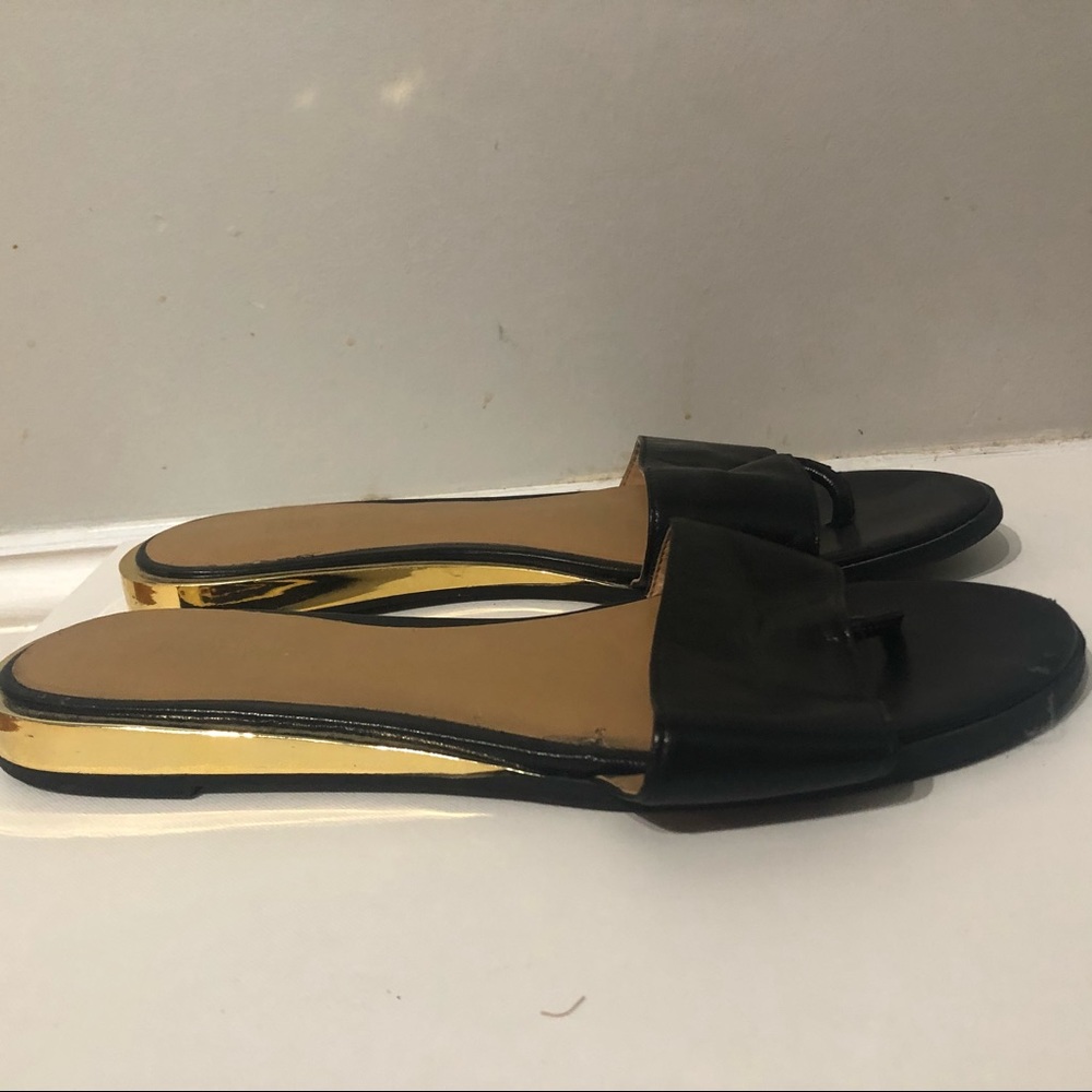 Nine West black leather flat sandals
